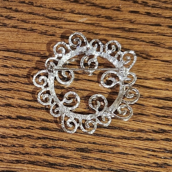 Vintage Sarah Coventry "Silvery Mist" Openwork Brooch Pin 2" EUC - Picture 3 of 4